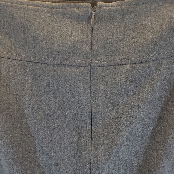 Michael Kors Gray Knee Length Skirt With A Tail In The Back Sz 16 - Picture 4 of 5